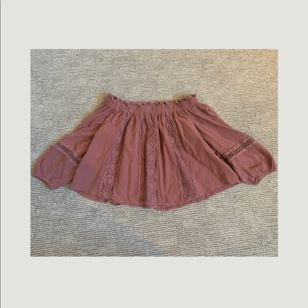Pink off the shoulders shirt!!